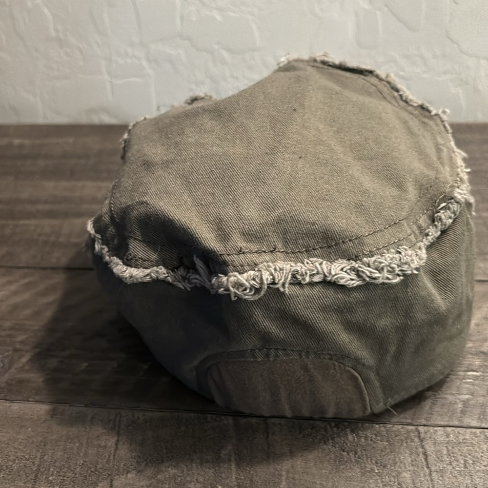 Hat - Picture 4 of 6